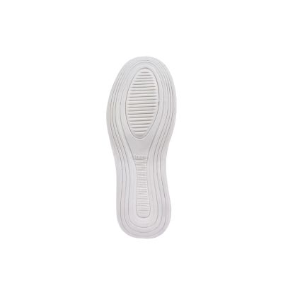 woman-kniting -shoes-10